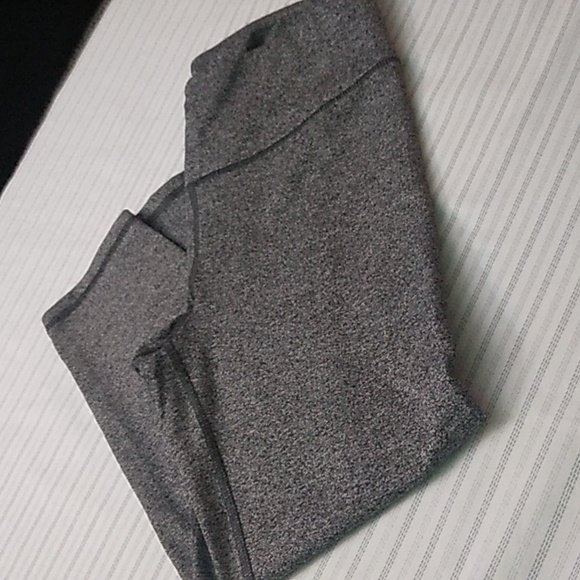 VICTORIA'S SECRET SPORT WOMENS CAPRI LEGGINGS - Picture 3 of 13